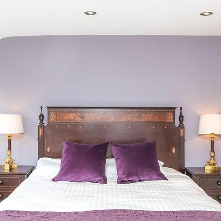 Plum Guide - The Brunel Bristol